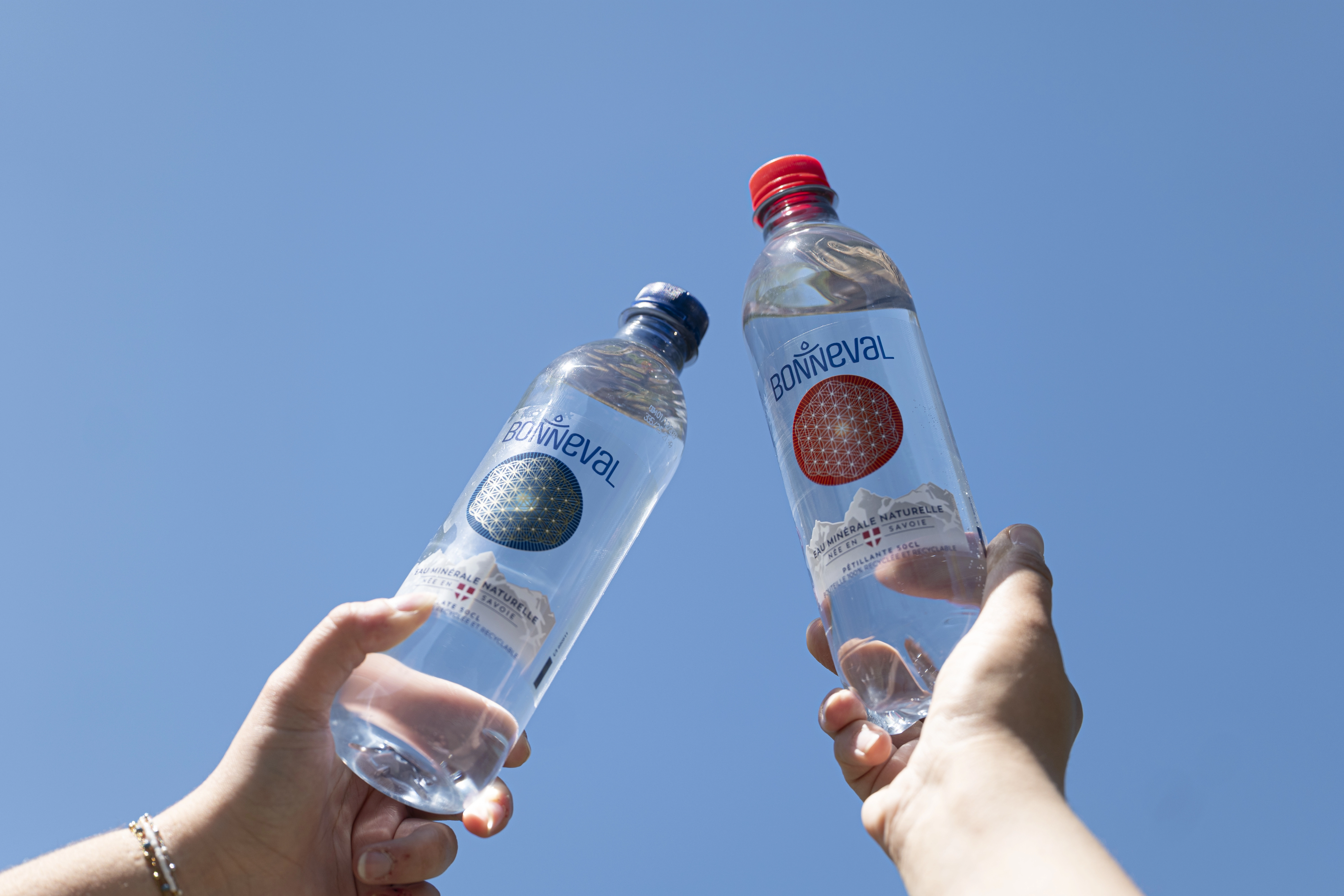 Bouteilles d’eau minérale naturelle plate et pétillante Bonneval